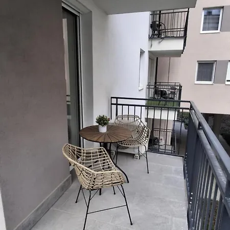 Appartement Parkwest Royale Ac And Balcony With Paid Parking
