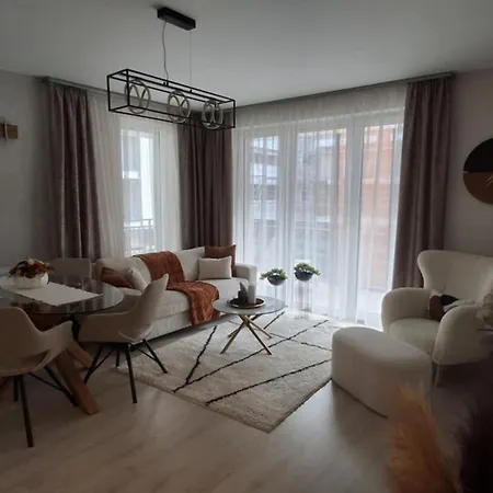 Parkwest Royale Ac And Balcony With Paid Parking Appartement *