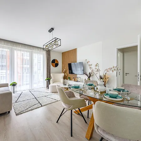 Lägenhet Parkwest Royale Ac And Balcony With Paid Parking *