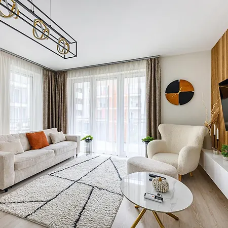 Parkwest Royale Ac And Balcony With Paid Parking Διαμέρισμα *
