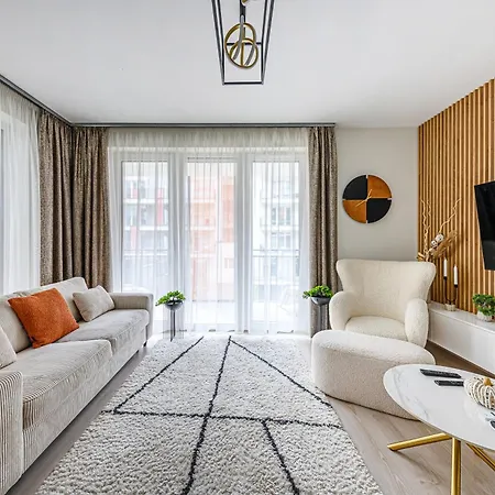 Parkwest Royale Ac And Balcony With Paid Parking Lägenhet