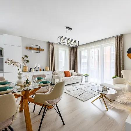 Lägenhet Parkwest Royale Ac And Balcony With Paid Parking