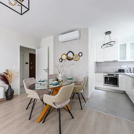 דירה Parkwest Royale Ac And Balcony With Paid Parking