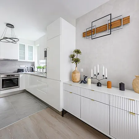 Parkwest Royale Ac And Balcony With Paid Parking * Budapest