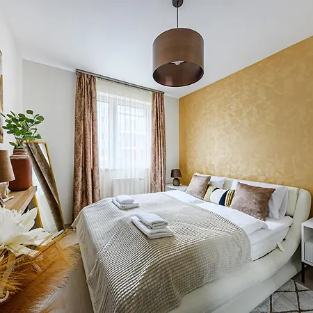 Parkwest Royale Ac And Balcony With Paid Parking * בודפשט