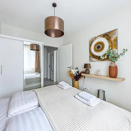 Parkwest Royale Ac And Balcony With Paid Parking Βουδαπέστη