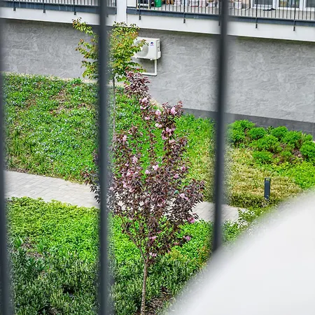 Parkwest Royale Ac And Balcony With Paid Parking Διαμέρισμα *