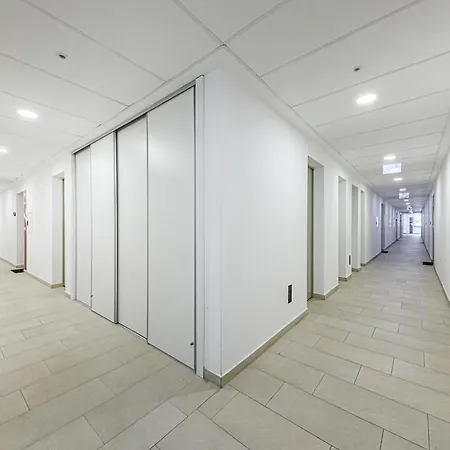 Parkwest Royale Ac And Balcony With Paid Parking * Βουδαπέστη