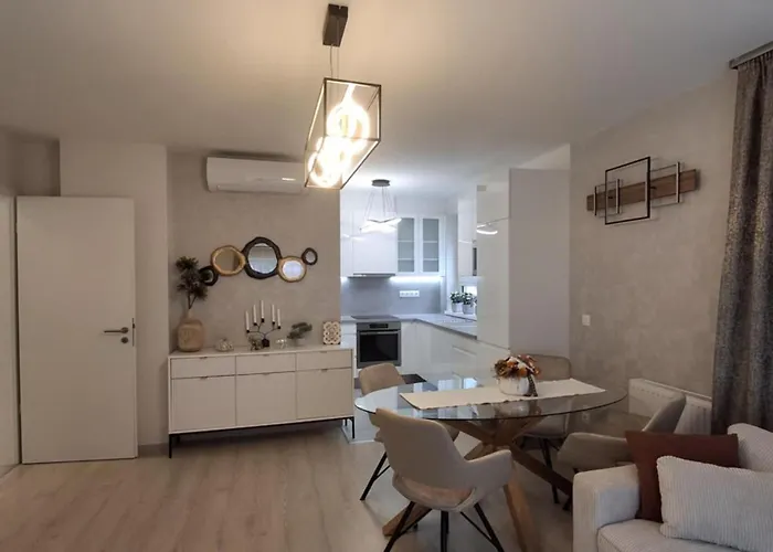 Parkwest Royale Ac And Balcony With Paid Parking בודפשט